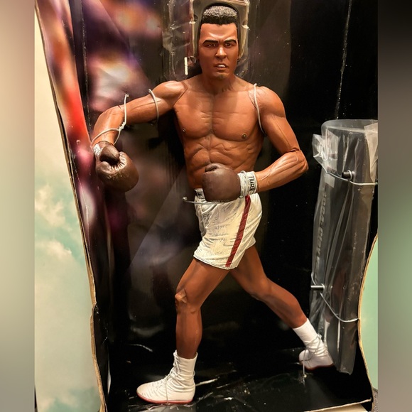 Ali 1964: clay vs Liston 18” motion activated sound from neca toys - Picture 2 of 12